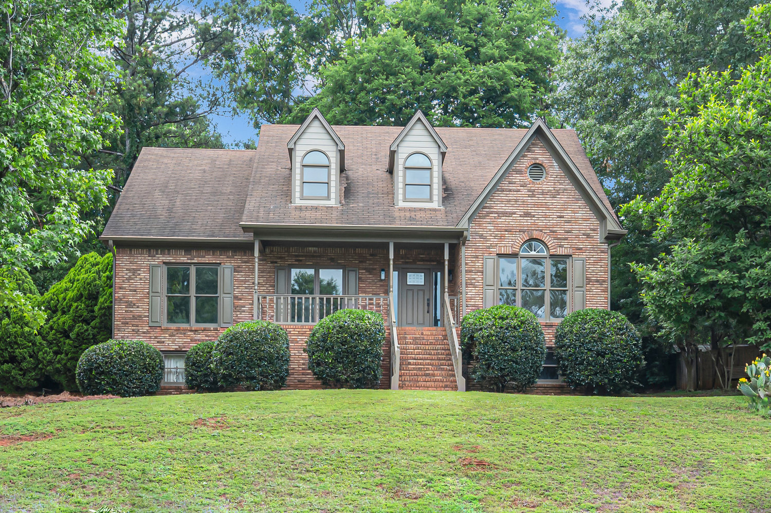 Virtual Tour of Birmingham Metro Real Estate Listing For Sale | 1622 Southpointe Drive, Hoover, AL 35244