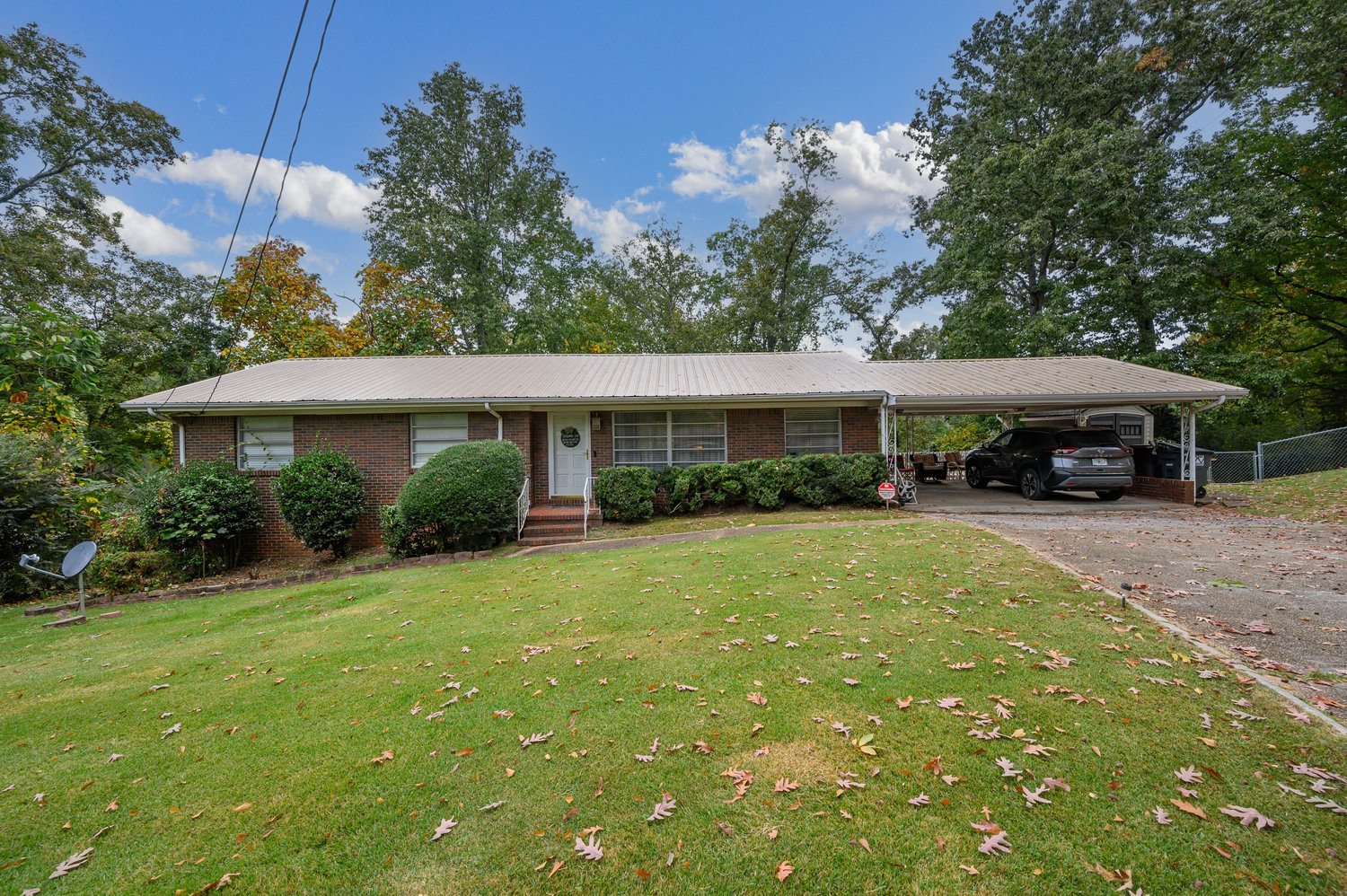 Virtual Tour of Birmingham Metro Real Estate Listing For Sale | 214 Mimosa Circle, Hueytown, AL 35023